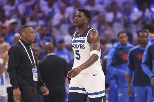 Spears：我们总拿华子和乔丹比较 我要看到前者有乔丹的态度