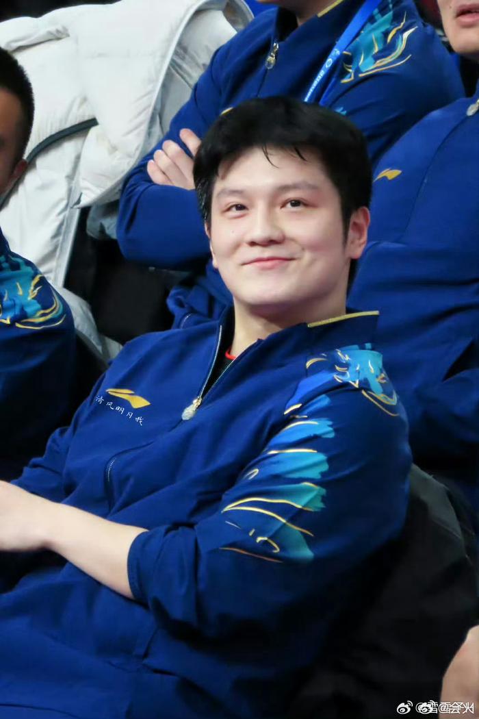 开云APP-樊振东赛场封神场下呆萌，拼搏汗水闪耀光芒