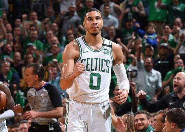 开云APP-连续两战44+ 收放自如塔图姆已是联盟超级得分手